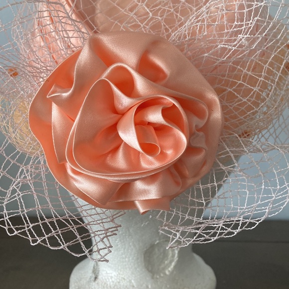 Vintage peach hat with veil - Picture 11 of 13